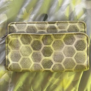 Thirty one perfect cents wallet. Grey hexagon pattern. New. Never used.